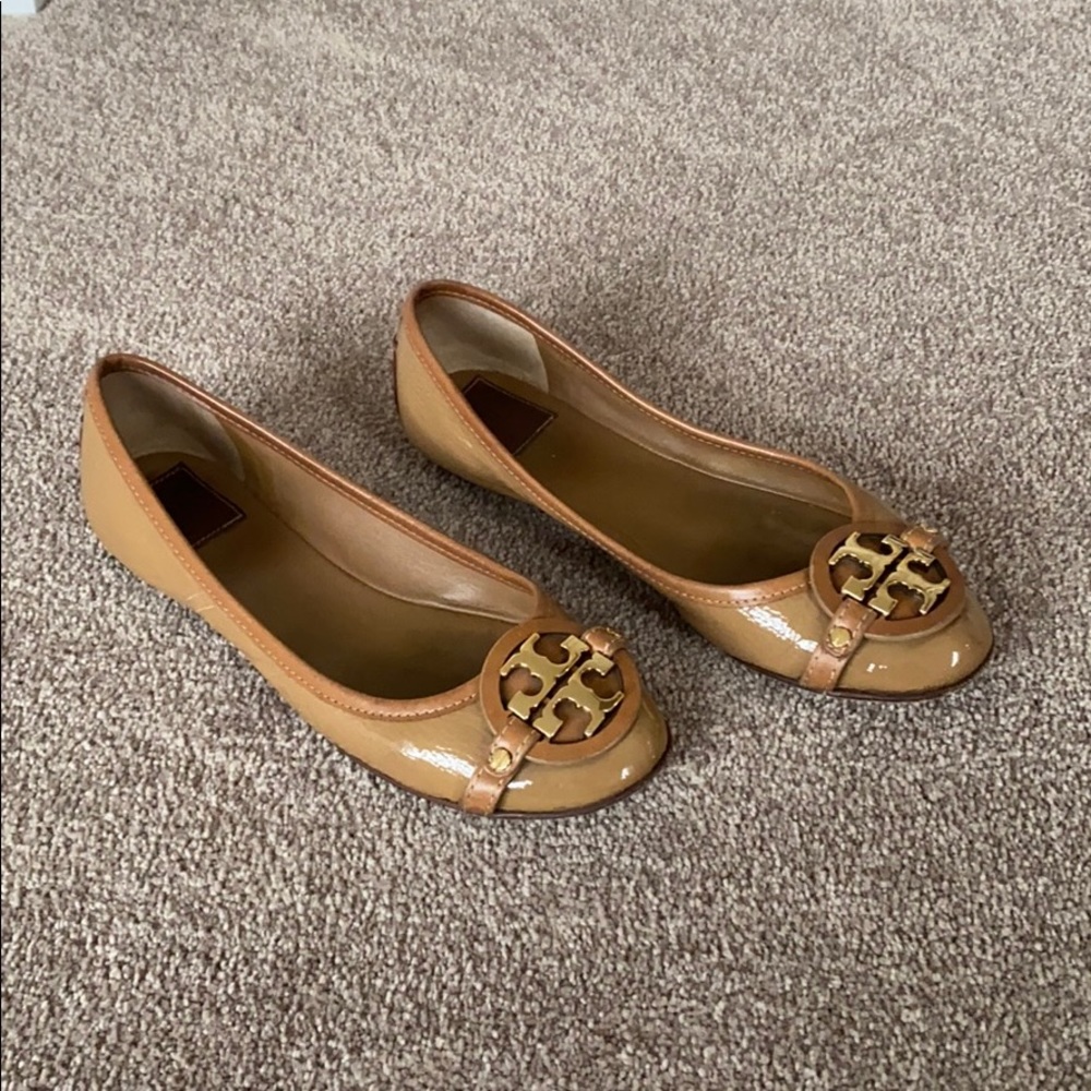 Tory Burch tan flats and brand new dust bag.